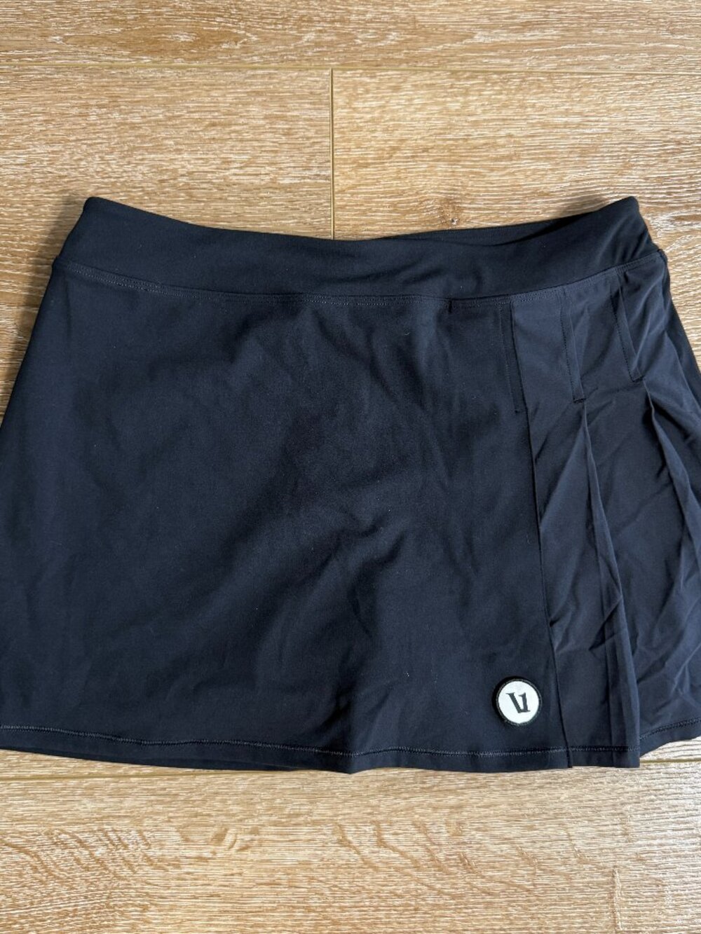 Vuori Womens Black Pleated Athletic Skirt With Built-In Shorts - Size M Volley